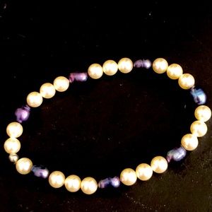 Pearl bracelet featuring white 6mm white pearls and 6mm navy potato pearls.